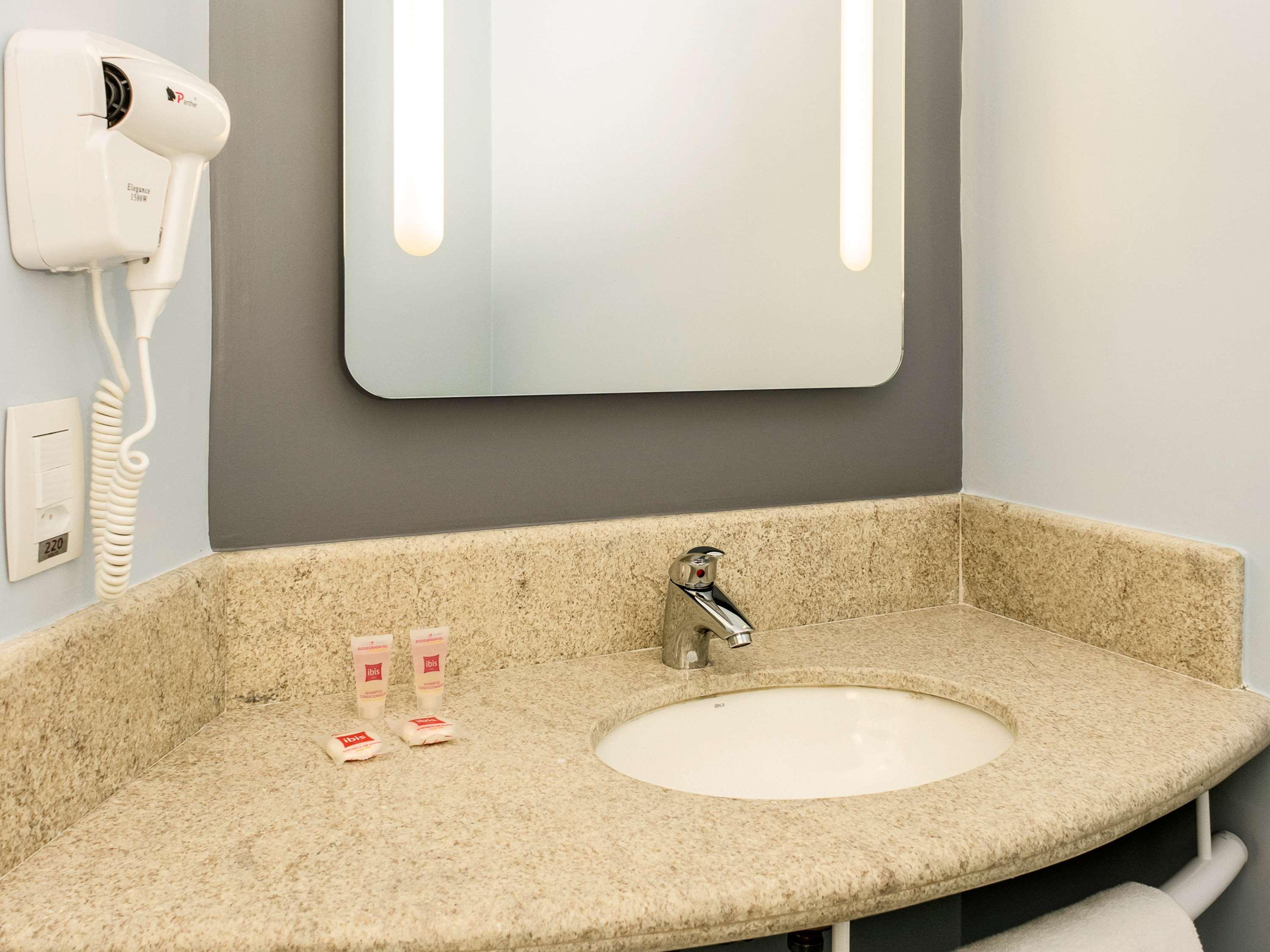 Ibis Manaus Aeroporto Hotel Ngoại thất bức ảnh