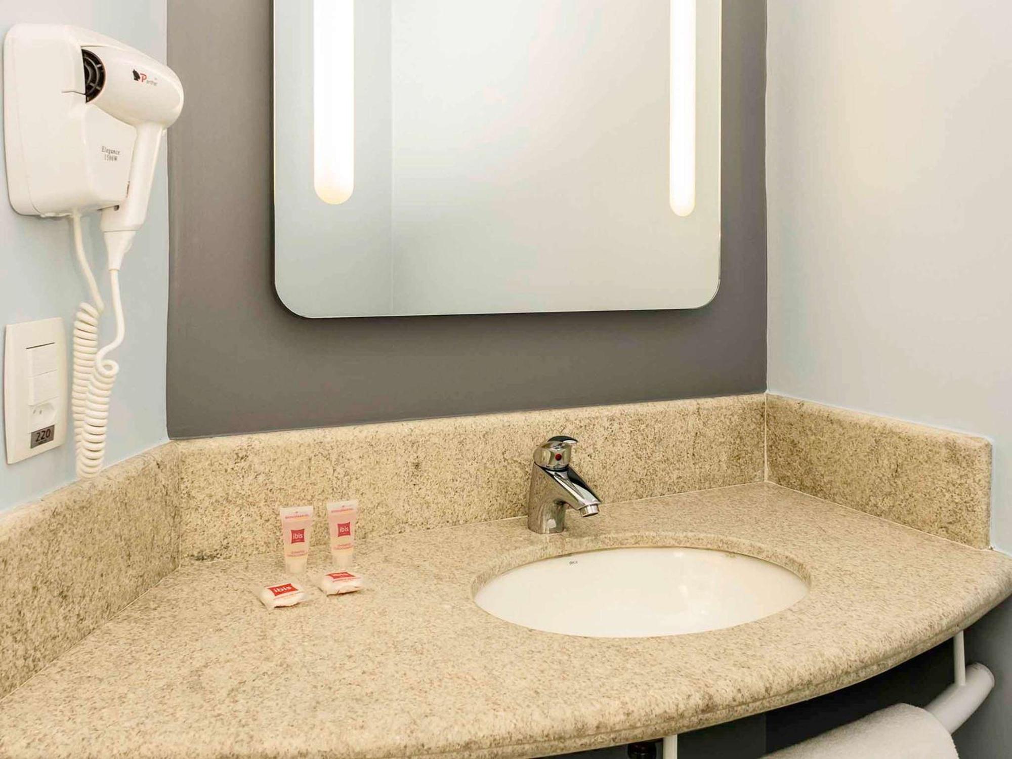 Ibis Manaus Aeroporto Hotel Ngoại thất bức ảnh